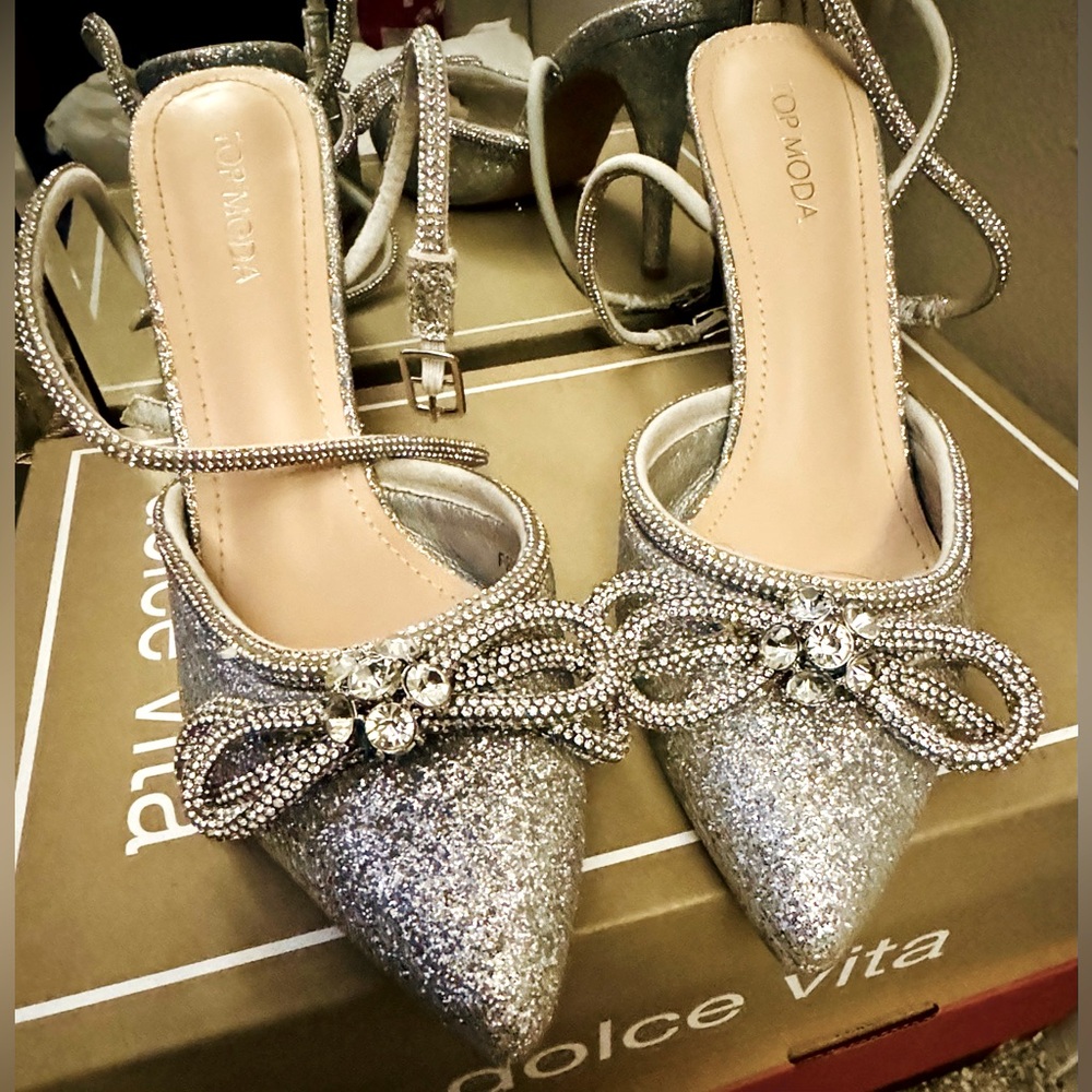 Top Moda  Woman’s Silver Glitter Heels size 9 Sling backs